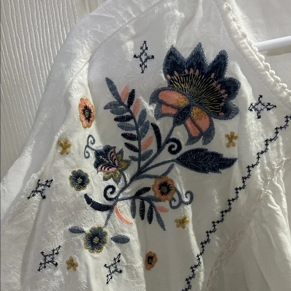 ⚜️ Knox Rose White Floral Embroidered Blouse - Picture 3 of 7